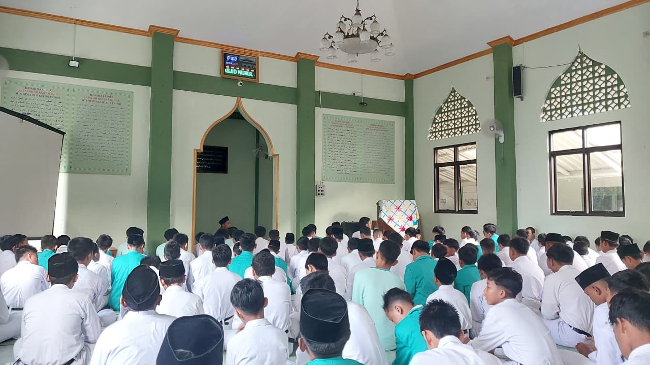 Dukung Duta Sains di Tingkat Provinsi, MTsN 6 Kulon Progo Gelar Doa Bersama 